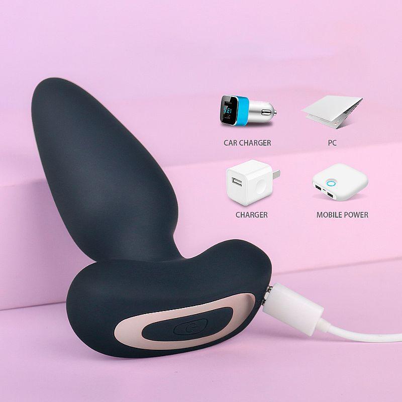 Plug Anal Albert, com massageador anatômico e uma poderosa vibração, que pode ser controlada através de um controle externo, possui 9 funções de vibrações e é resistente à água.. Recarregável. Medidas 12 cm x 4cm. Um vibrador anal potente com controle remoto, ótimo para iniciantes e experientes. Resistente à água.