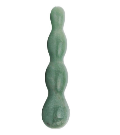 O dildo de cristal quartzo Lindy da marca Mitra tem formas que proporcionam senso de autocontrole, sendo uma ótima ferramenta para exercícios pélvicos diários. Diferentes pontas, sensações distintas. Uso vaginal. Como todos os objetos Mitra, Lindy é também um massageador corporal. Quartzo Natural Verde, Rosa ou Branco.