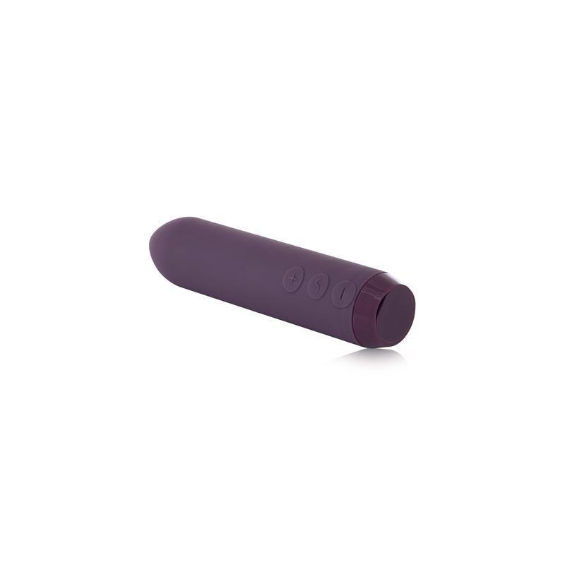 Este vibrador clássico macio e sedoso no estilo bullet da marca Je Joue tem uma ponta macia de silicone para estimulação pontual, seja no clitóris ou em outras partes. Acompanha suporte para os dedos e é a prova d'água, o que intensifica e expande as possíveis aventuras. Recarregável USB. 5 velocidades e 7 vibrações. 